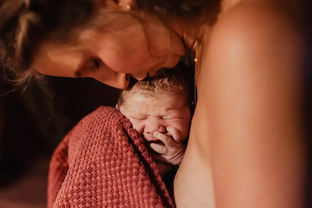 Professionelle Geburtsfotografie im Ruhrgebiet – authentische Geburtsreportagen mit Gefühl und Respekt.